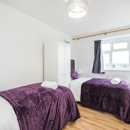 Spacious 3 Bed 1 Bath Hse W Guest Toilet W Parking Near Excel - E16 Londra Dış mekan fotoğraf