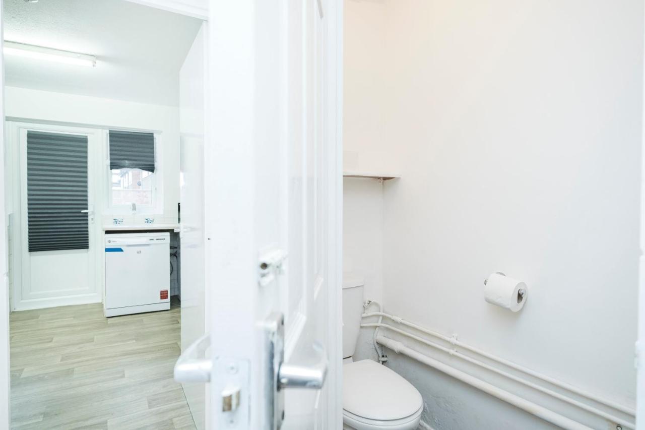 Spacious 3 Bed 1 Bath Hse W Guest Toilet W Parking Near Excel - E16 Londra Dış mekan fotoğraf