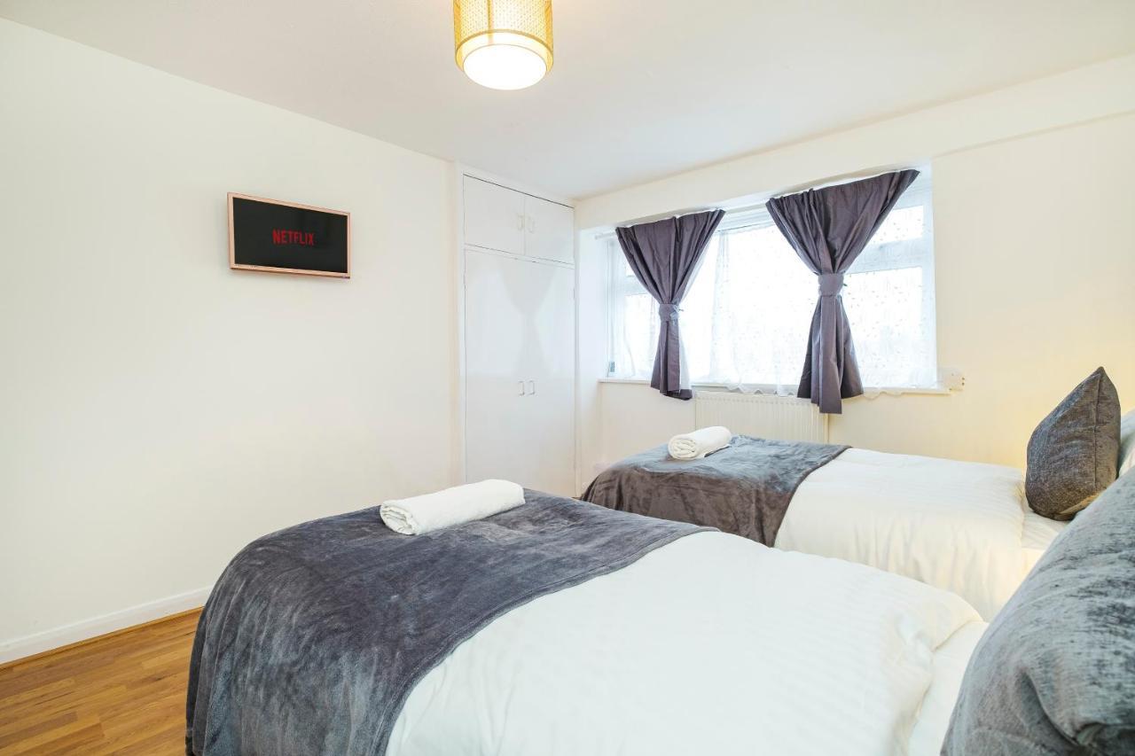 Spacious 3 Bed 1 Bath Hse W Guest Toilet W Parking Near Excel - E16 Londra Dış mekan fotoğraf