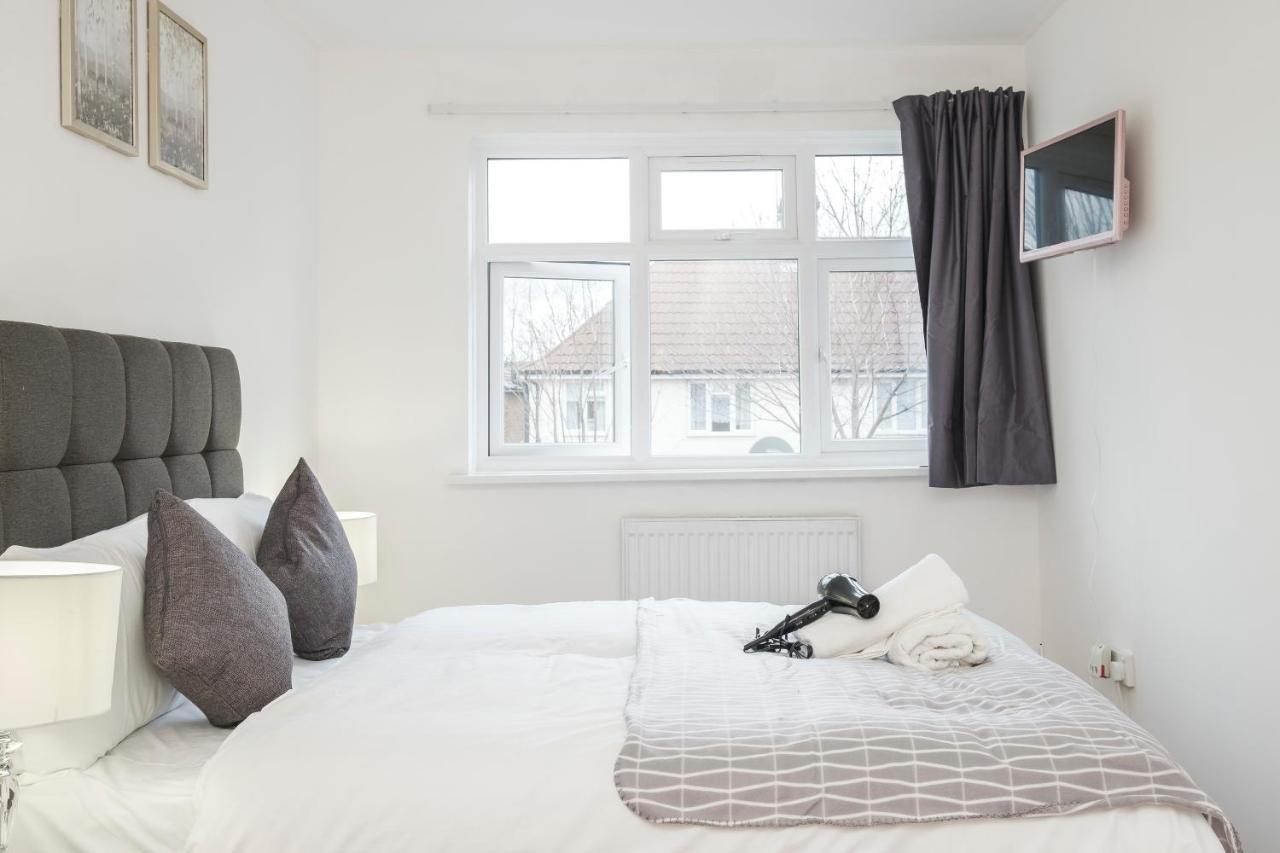 Spacious 3 Bed 1 Bath Hse W Guest Toilet W Parking Near Excel - E16 Londra Dış mekan fotoğraf