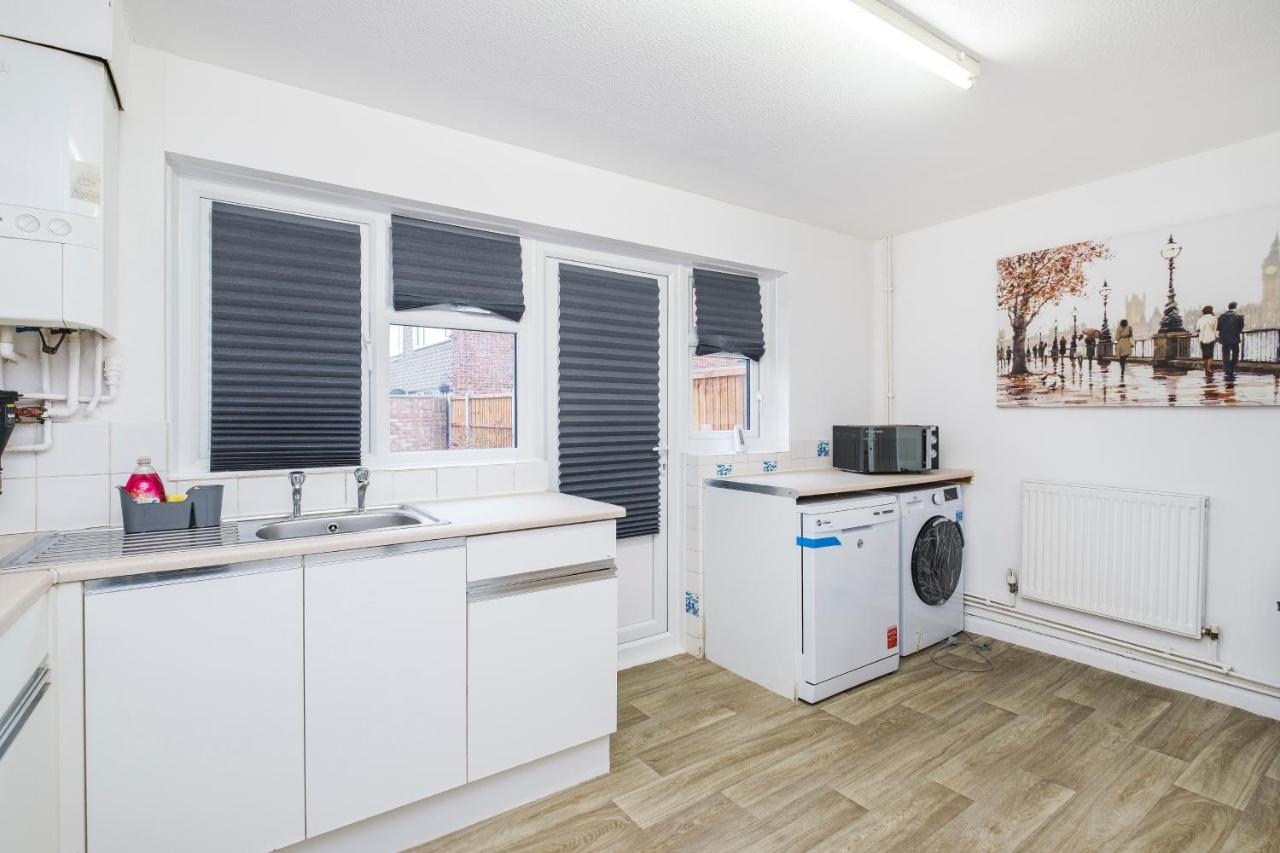 Spacious 3 Bed 1 Bath Hse W Guest Toilet W Parking Near Excel - E16 Londra Dış mekan fotoğraf