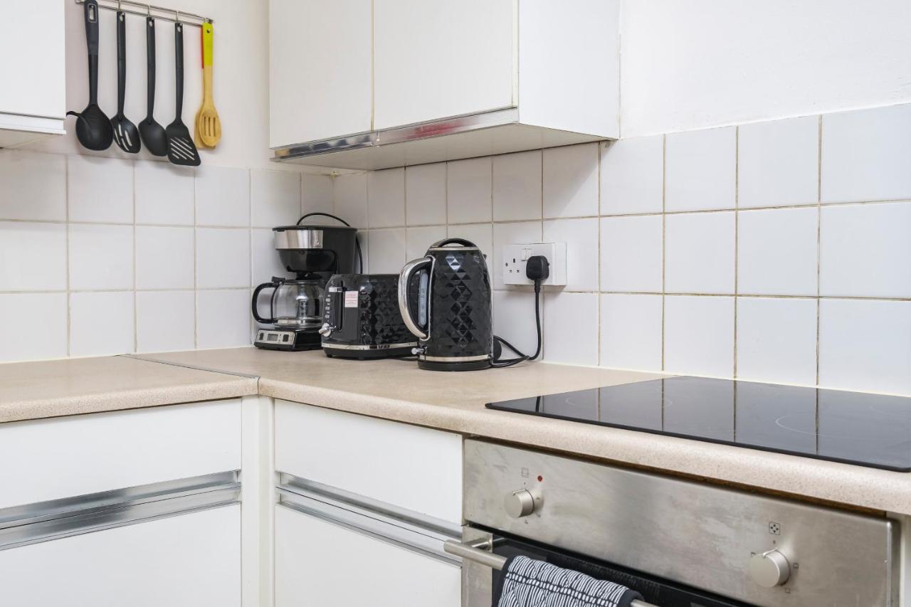 Spacious 3 Bed 1 Bath Hse W Guest Toilet W Parking Near Excel - E16 Londra Dış mekan fotoğraf