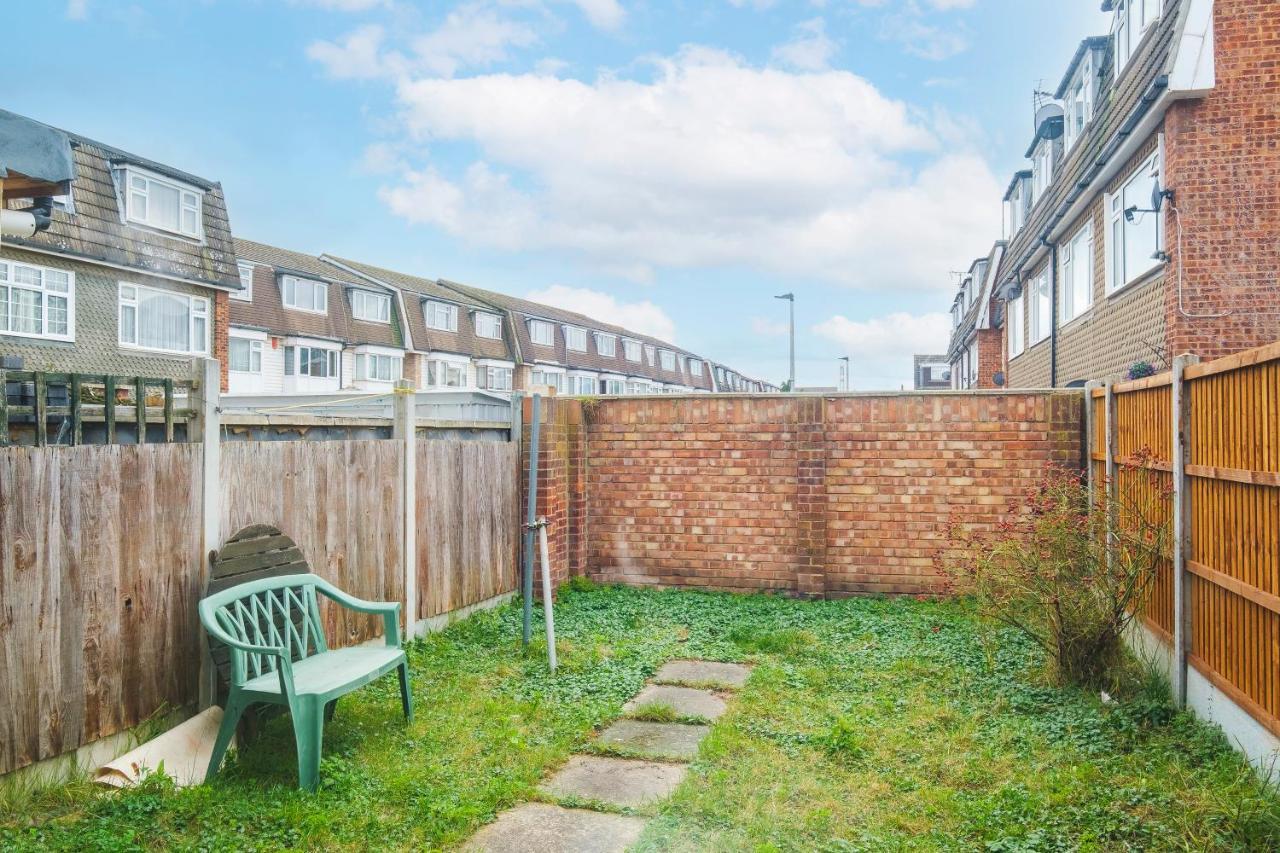 Spacious 3 Bed 1 Bath Hse W Guest Toilet W Parking Near Excel - E16 Londra Dış mekan fotoğraf